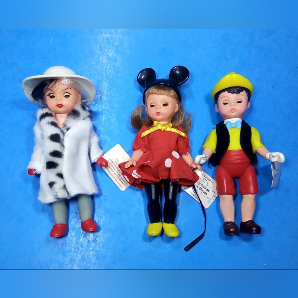 THREE 2004 WENDY DOLLS